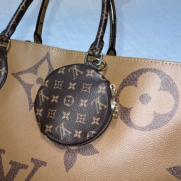 Louis Vuitton Handbags - Louis Vuitton monogram round coin purse